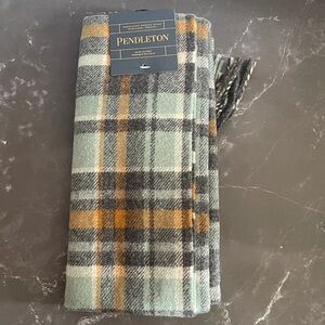 NWT Pendleton Unisex Plaid Wool Scarf